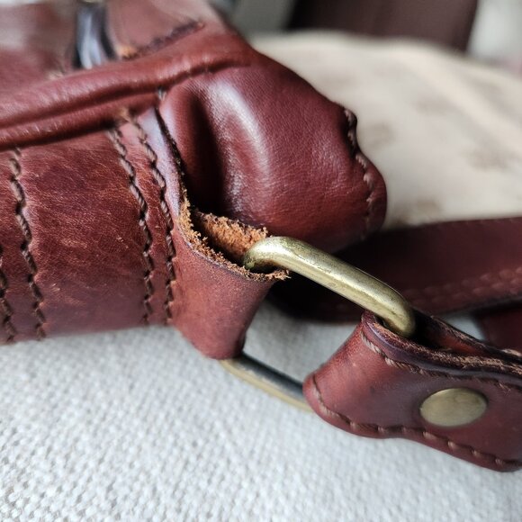 I Medici Vintage Brown Leather Crossbody/Messenger Bag - Tuscan Craftsmanship - Picture 12 of 15